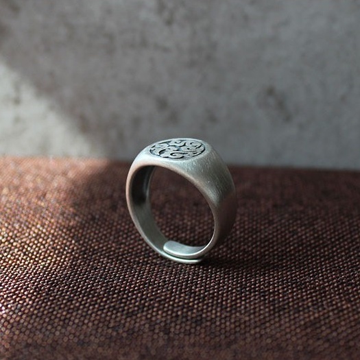 Nhẫn Nam Cổ điển Mây Thiểu số Cá Tính Kim loại Không phai màu làm như cũ Màu bạc Chiều rộng NH-081