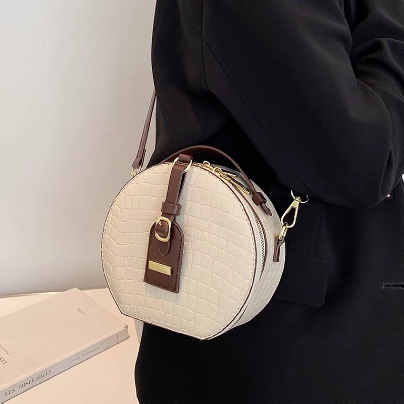 Túi Xách Tròn VƯƠNG NGỌC VĂN Trong phim Chỉ Là Quan Hệ Hôn Nhân