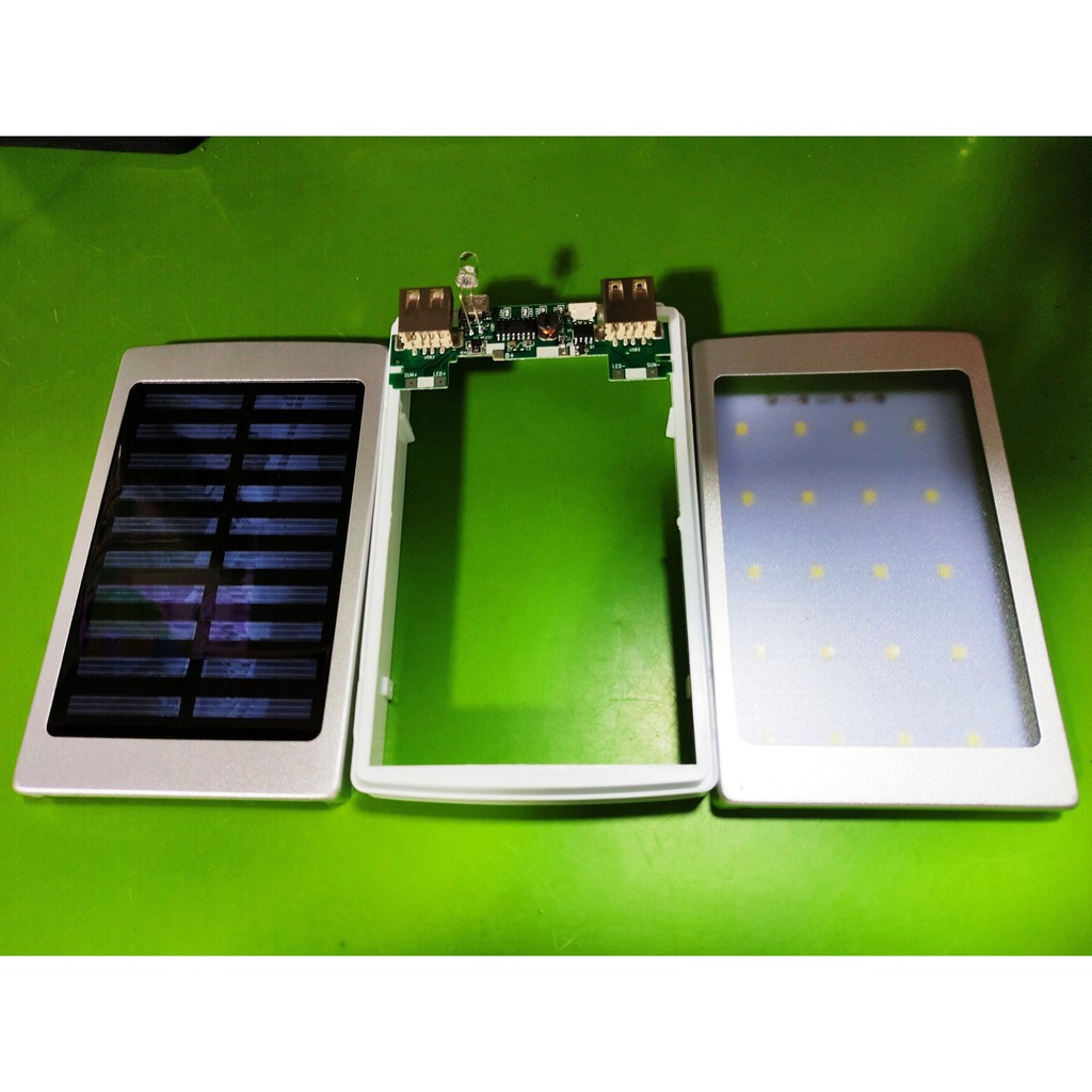 Box sạc dự phòng năng lượng mặt trời dùng pin 18650 tích hợp bảng LED cao cấp màu Bạc