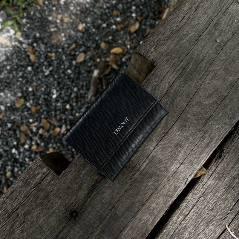 Ví nữ da bò Grace gập ba, có ngăn đựng tiền thẳng - Thiết kế chính hãng từ Lemont. (Full màu)