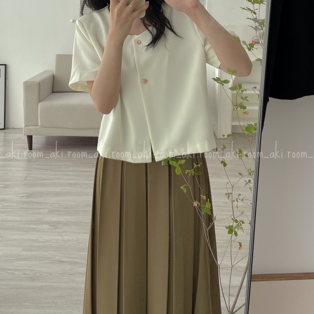 Áo blazer dáng ngắn cổ tròn hai cúc vàng có đệm vai mỏng 2259 | BigBuy360 - bigbuy360.vn