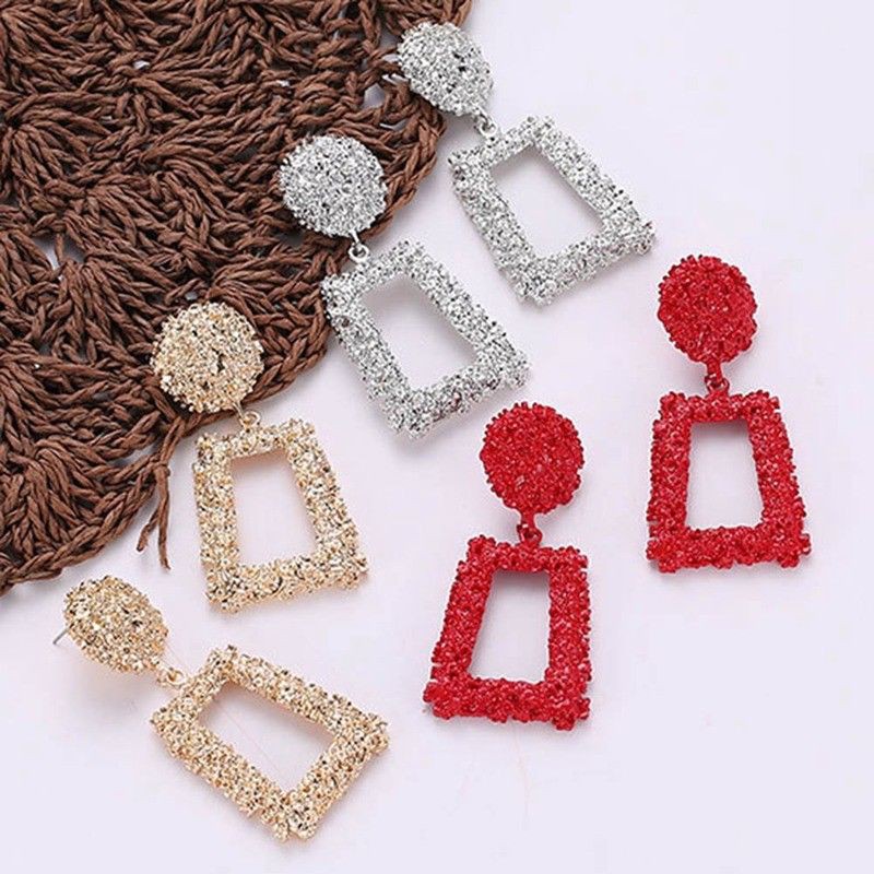 Khuyên tai họa tiết hình học thời trang sang trọng