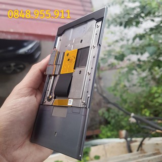 Màn hình Priv kèm khung