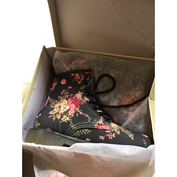 Boots cao hoạ tiết thời trang