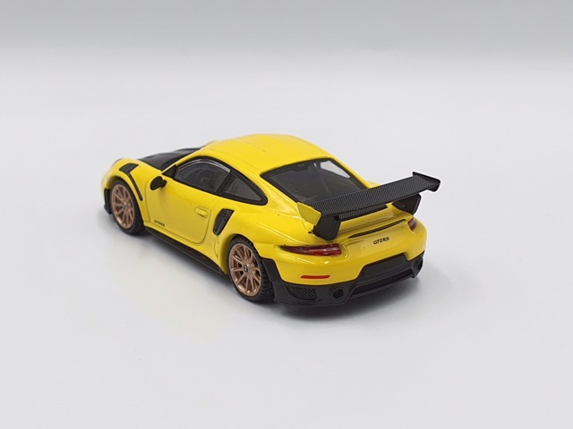 Xe Mô Hình Porsche 911 GT2 RS 1:64 MiniGT ( Vàng )