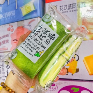 Bánh matcha cuộn kem