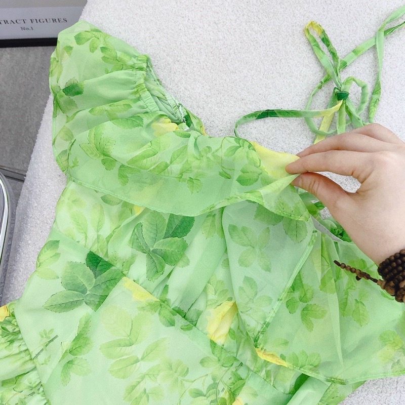 Đầm hoa bẹt vai bèo dây cổ yếm