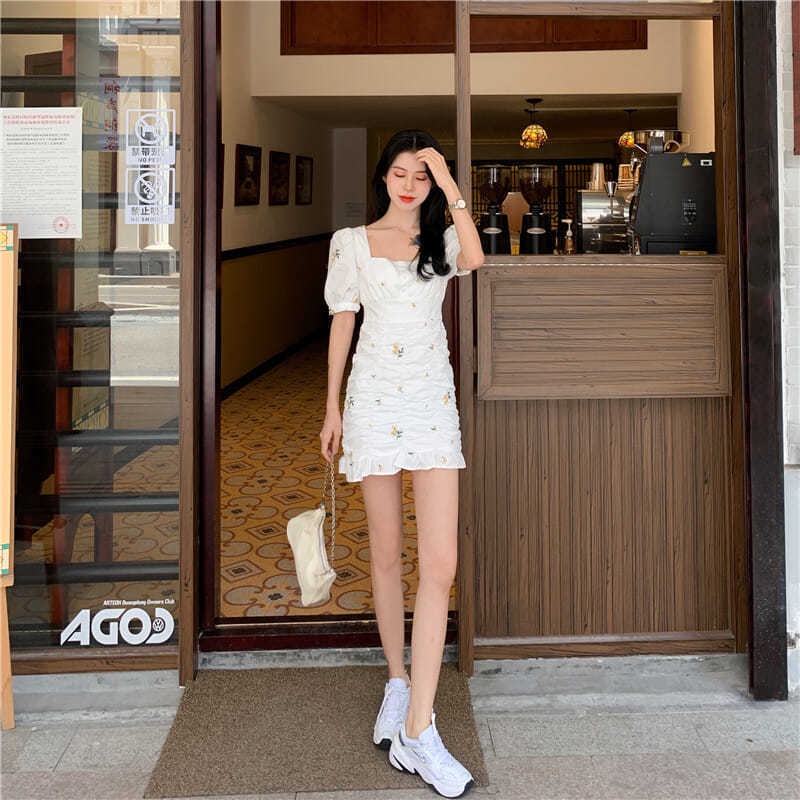 Đầm COZOKC tay phồng cổ vuông họa tiết hoa phong cách cổ điển