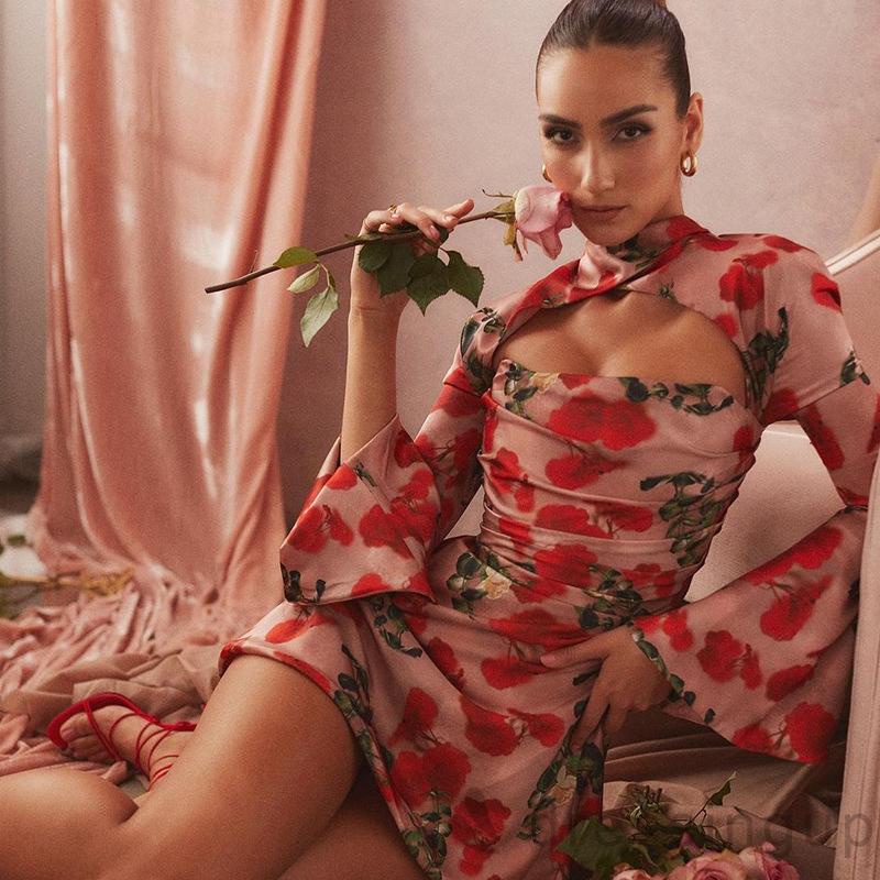 Đầm Dài Ôm Dáng Màu Đỏ Cổ Cao In Họa Tiết Hoa Có Lỗ Tay Loe Dài Cho Nữ