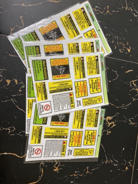 Tem cảnh báo/chú ý dán mọi nơi của xe