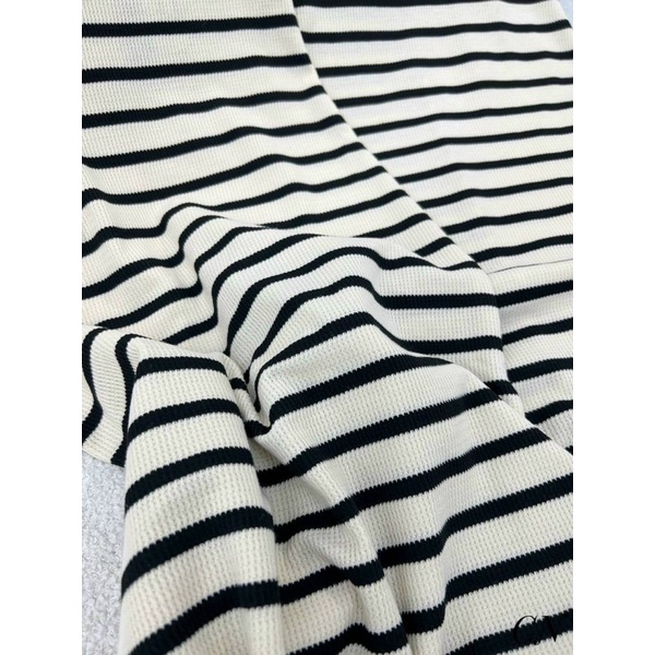 VÁY THIẾT KẾ BODY KẺ 2 DÂY MÀU BE MS12993