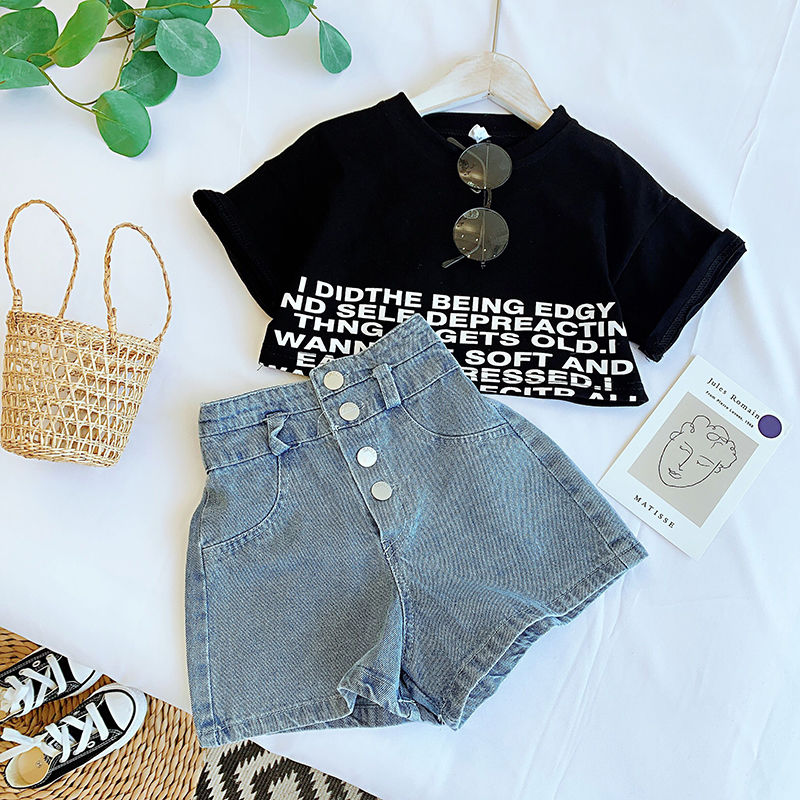 Bộ áo thun tay ngắn + quần short jean phong cách thời trang cho bé gái
