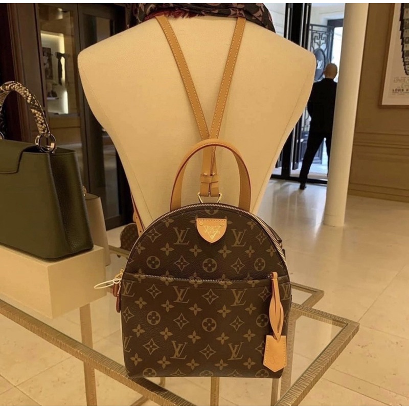 LV MOON BAGBACK fullbox nguyên seal ruy băng xịn xò duy nhất 1 mầu hoa nâu viền ngả mầu mật ong size 25cm