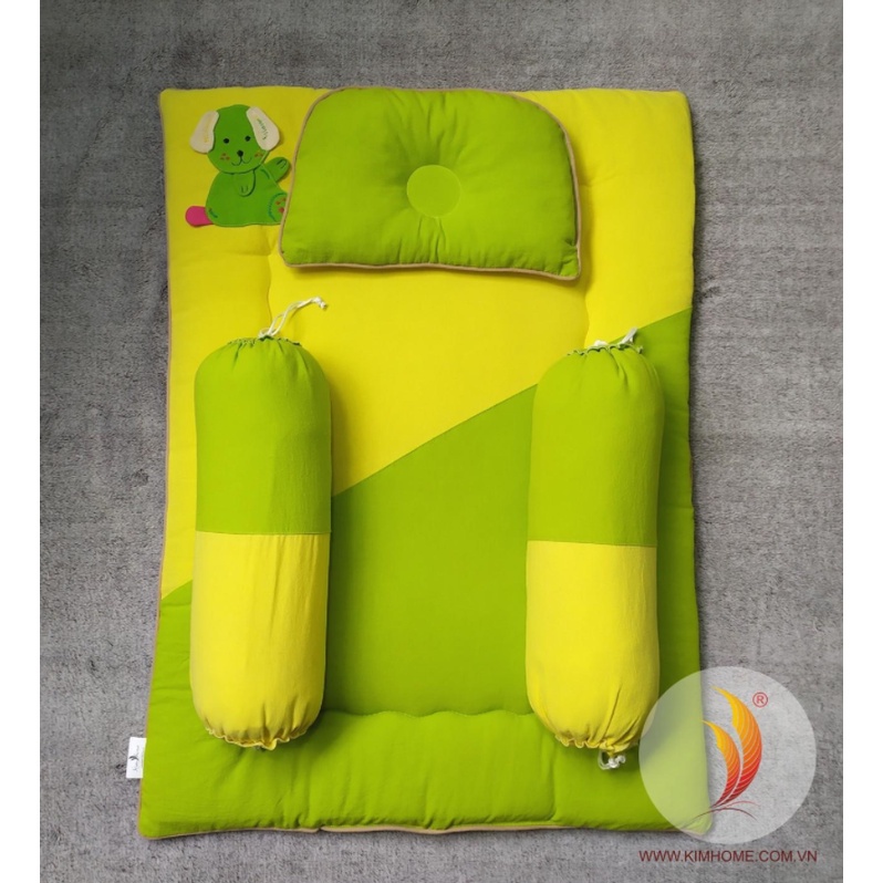 Bộ nệm gối sơ sinh kara Kim Home bao gồm 1 nệm, 1 gối lõm và 2 gối ôm nhỏ cho bé