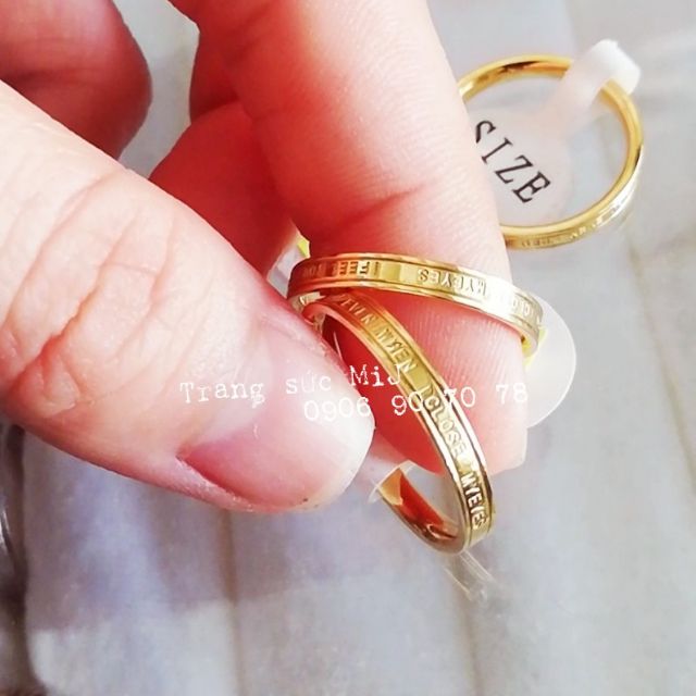 Giá 1 chiếc - Nhẫn titan chữ "I feel you even when I close myeyes"
