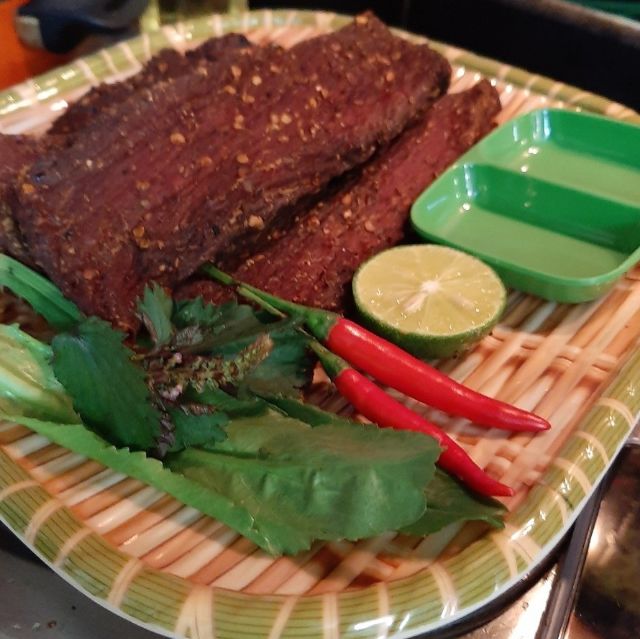 [Mã GROXUAN1 giảm 8% đơn 150K] Thịt lợn gác bếp thơm lừng 200g | BigBuy360 - bigbuy360.vn