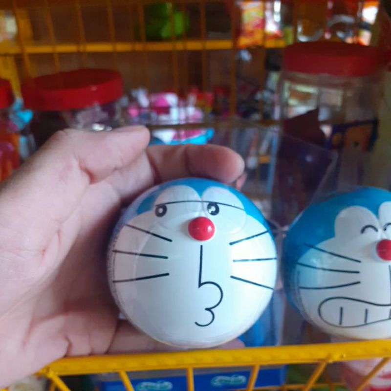 Bóng Doraemon kẹo gum hương cam Lotte ( có mô hình doraemon xinh xắn bên trong )