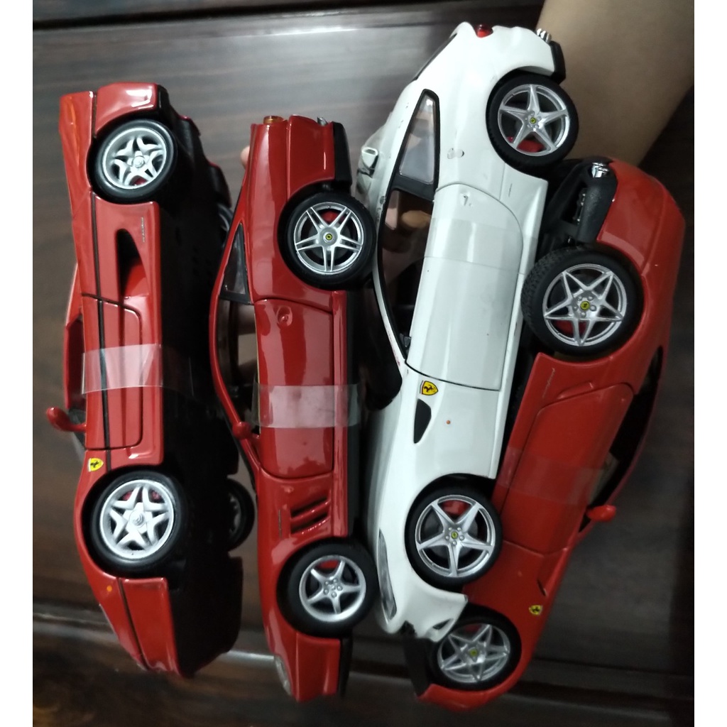 01 mô hình xe tĩnh ferrari tỷ lệ 1:24 có lỗi nặng nhẹ tùy giá nsx Bburago