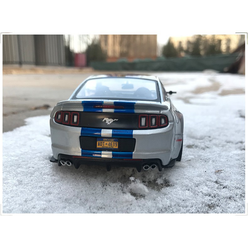 Mô hình xe Ford Mustang Street Racer 1:24 Maisto