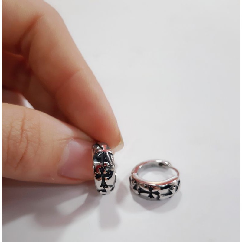 KHUYÊN VÒNG CHROME HEARTS HÌNH THÁNH GIÁ