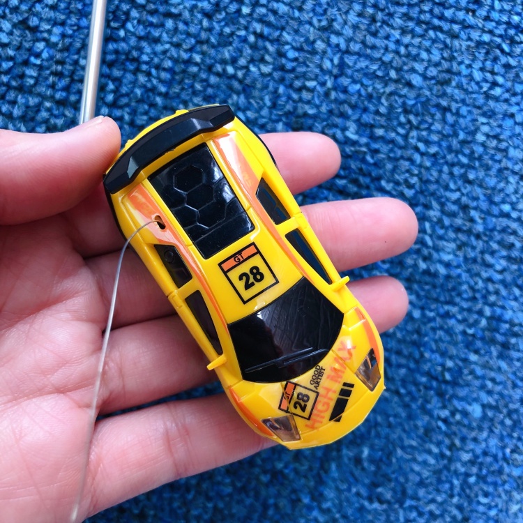 Lưu trữ di động dành cho trẻ em mini điều khiển từ xa đồ chơi xe đua drift 3-5-10 tuổi món quà sinh nhật cậu bé