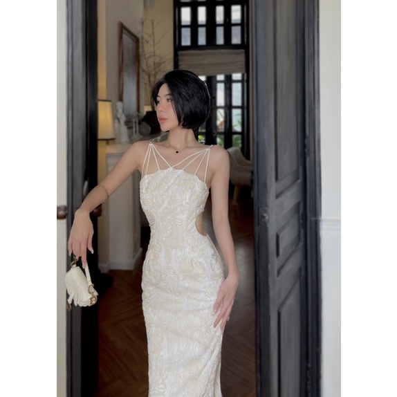 ➖ Đầm body ren cổ yếm cách điệu