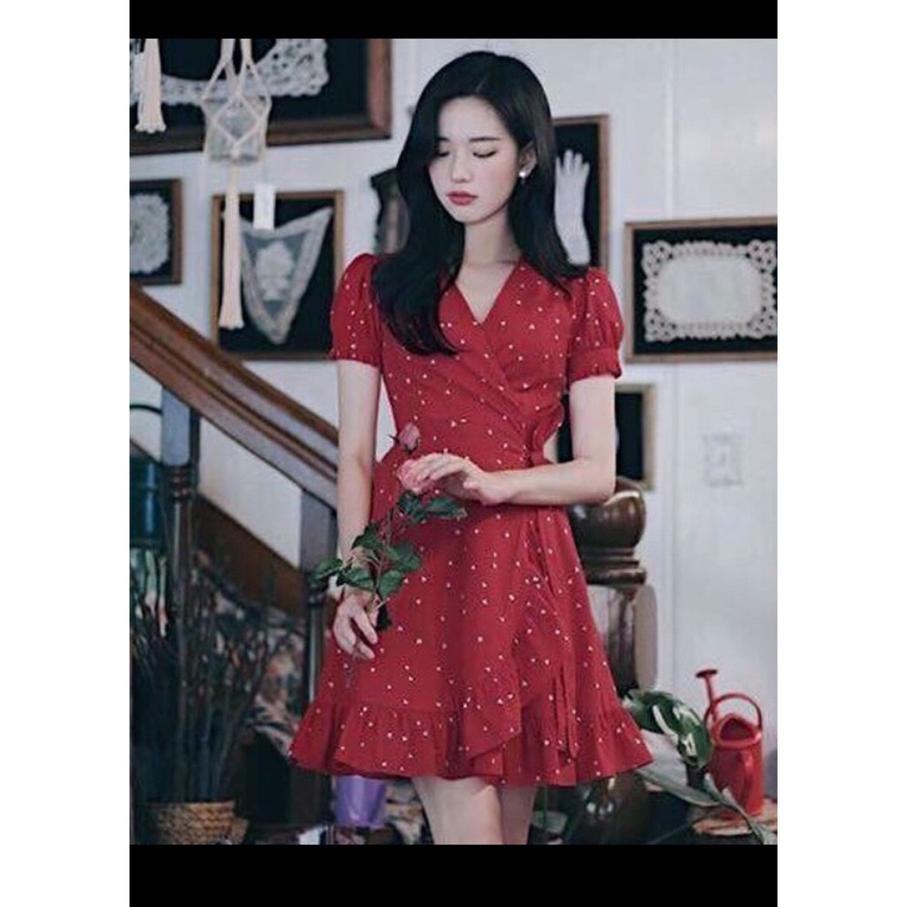 Đầm đỏ chấm bi