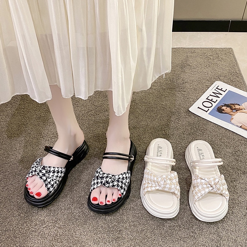 Xăng đan Đế Bằng Hai Cách Mang Thoải Mái Thời Trang Hàng Mới Dành Cho Bạn Nữ