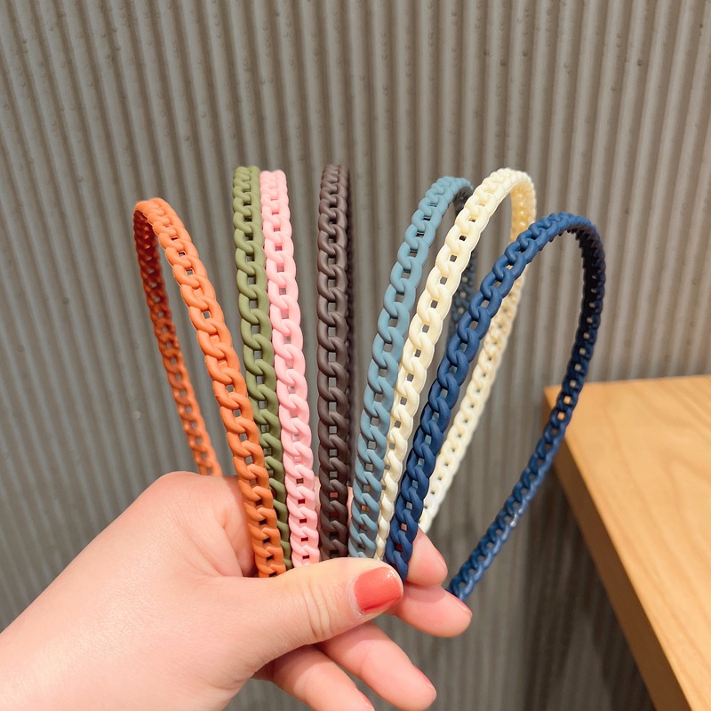 Bờm tóc xoắn, băng đô cài tóc, bờm xếp mắt xích phong cách thời trang cho nữ