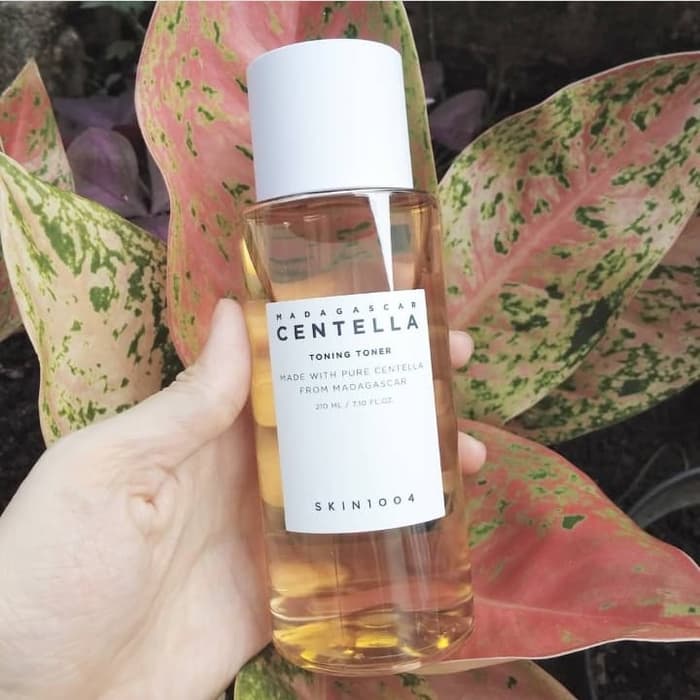 Bộ 2 Sản Phẩm Dưỡng Da Giảm Mụn, Phục Hồi Da, Làm Mờ Thâm Skin1004 Madagascar Centella (Toner + Kem)