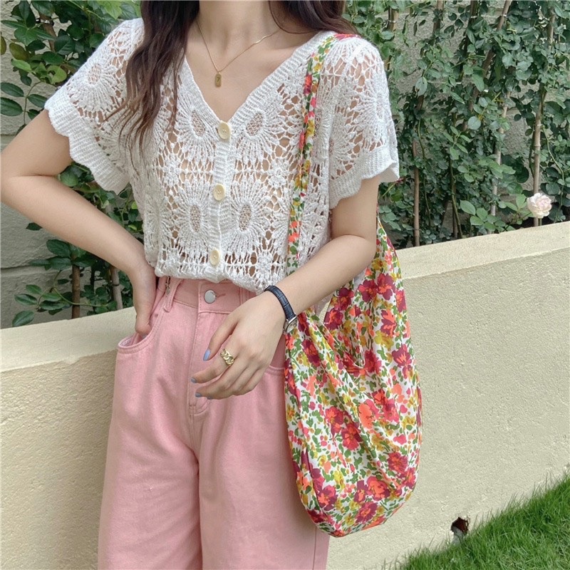Áo croptop ren hoa