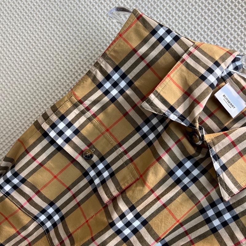 Đầm sơ mi dáng suông sát nách họa tiết kẻ thương hiệu Burberry bbr cao cấp