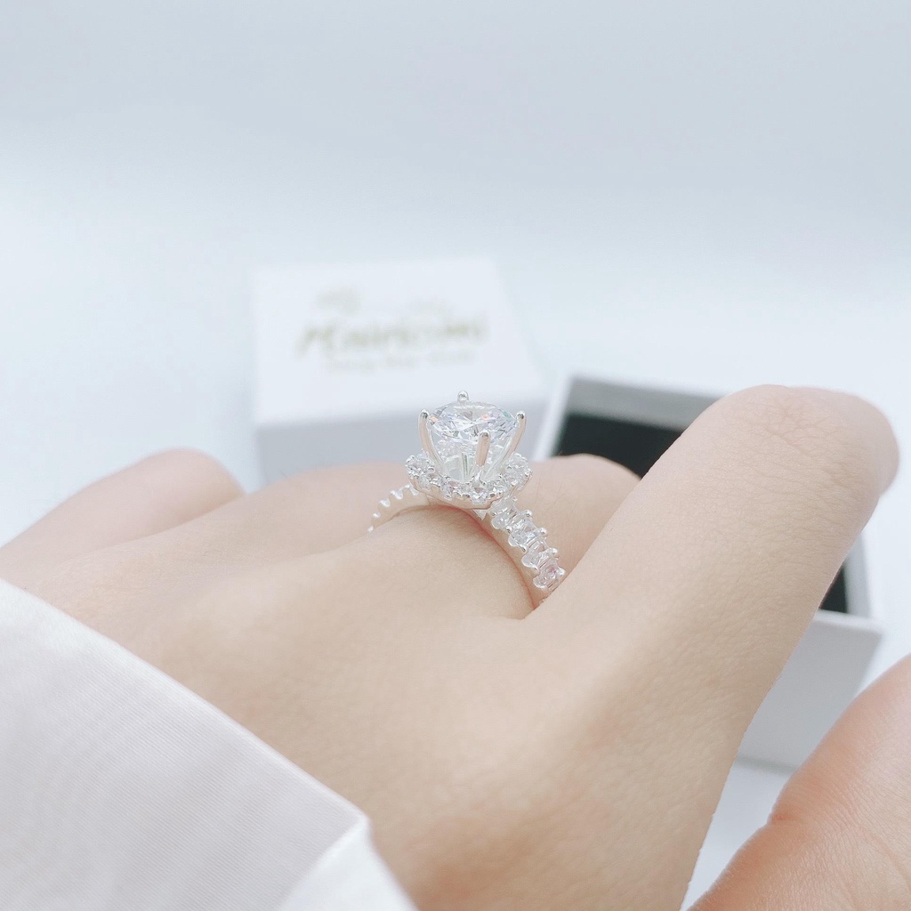 Nhẫn nữ viền đá baget đài vuông cao sang MAINOMI mã nhẫn cao cấp