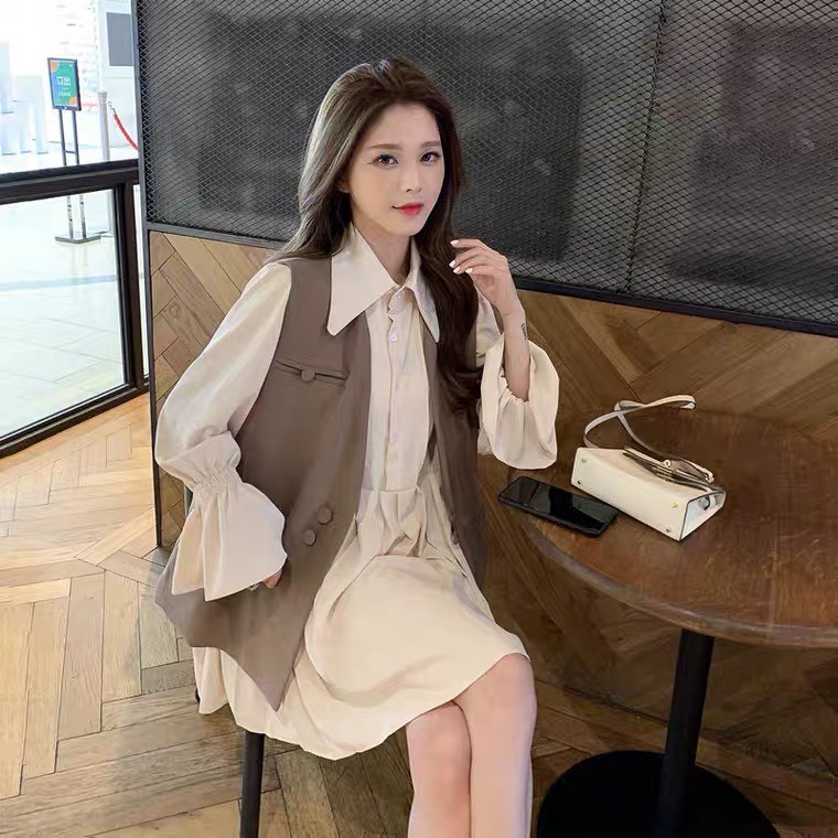 Đầm sơ mi nữ có cổ, dài tay, ống tay xoè - Váy xếp ly nữ dáng ngắn, phối áo khoác vest gile phong cách công sở