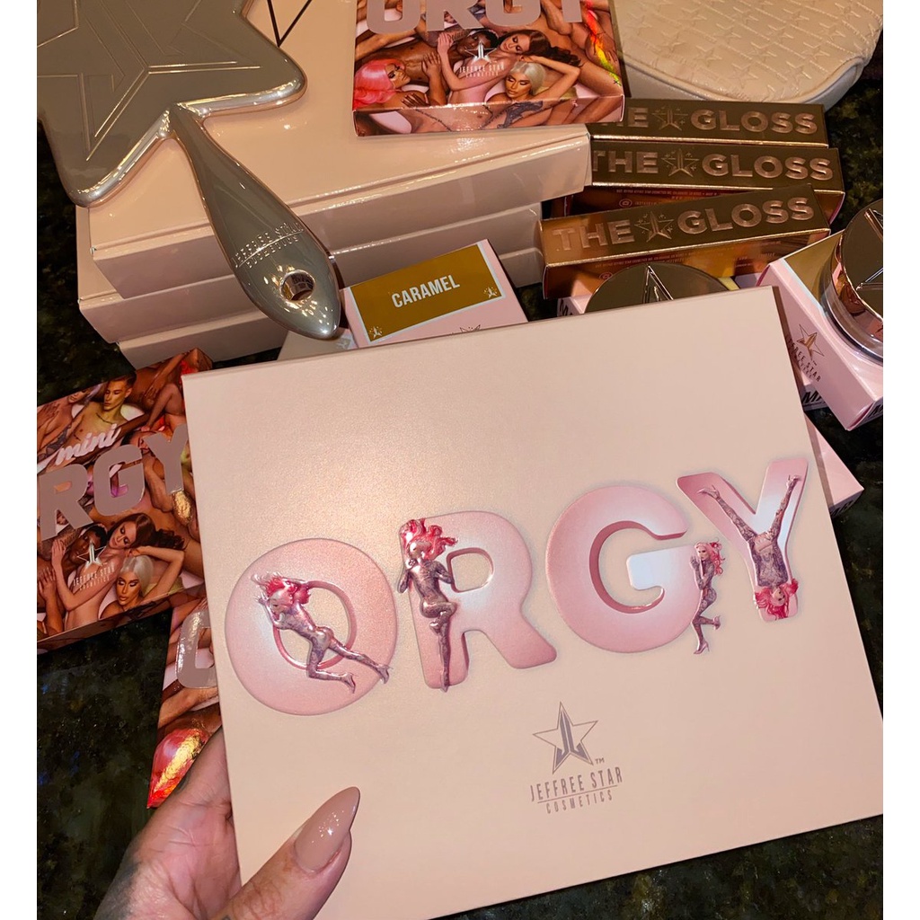 Bảng phấn mắt Jeffree Star kèm gương siêu to tiện dụng