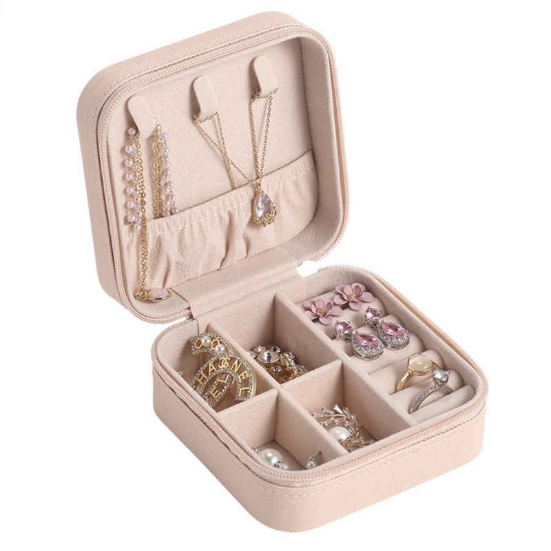 Hộp đựng trang sức chất liệu da sang trong