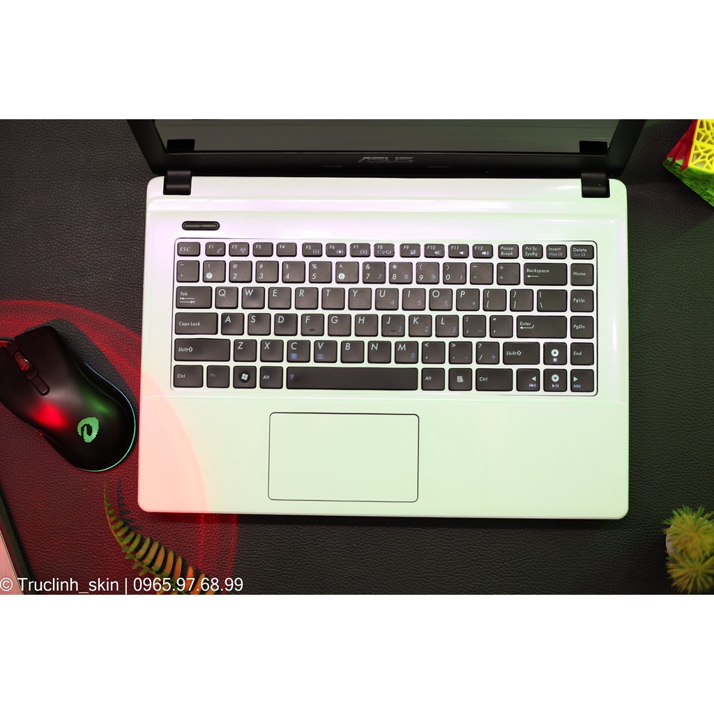 Decal skin màu trắng ánh trai dán tất cả các máy laptop (vui lòng inbox mã máy cho shop)