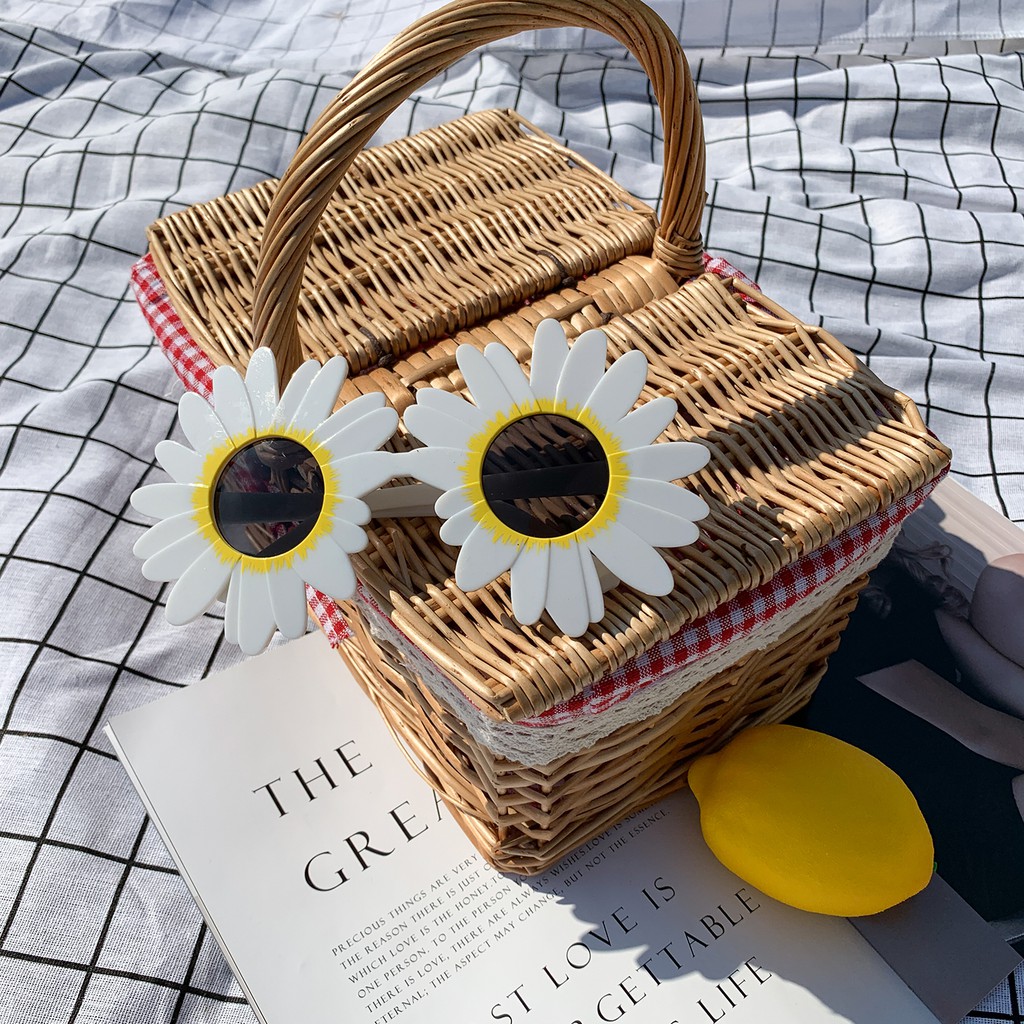 Kính mát thiết kế hình bông hoa độc đáo thời trang cho nữ | BigBuy360 - bigbuy360.vn