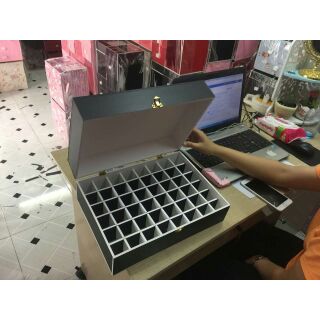 Hộp đựng son 48 ô có nắp đậy khóa gài