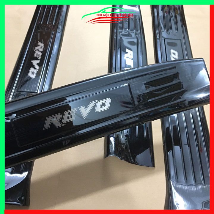 Ốp bậc cửa nẹp bước chân TITAN ô tô Hilux 2016-2023 chống trầy bảo vệ xe