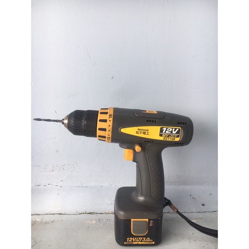 Máy khoan pin ezt108 là dòng máy khoan 12V hàng nội địa nhật