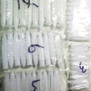 Tắc kê nhựa 50 cái