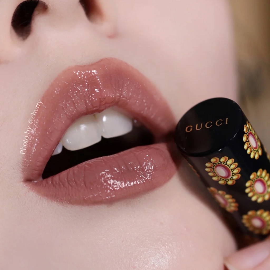 Son môi Gucci trang điểm không phai màu
