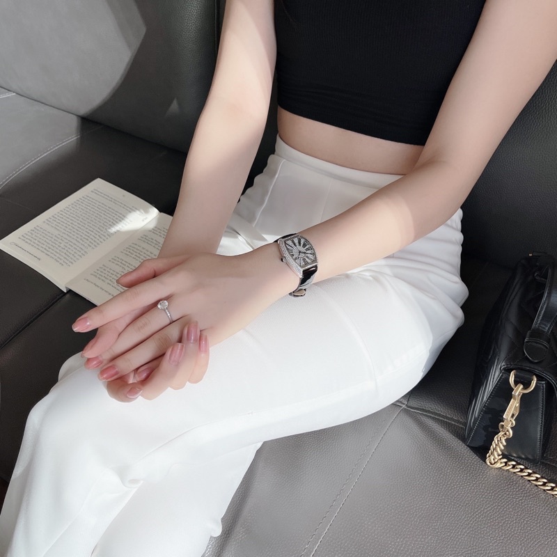 Đồng hồ nữ Chris.tian Van Sant - màu đen bóng  Thiết kế mang hơi thở của Fr🅰️nckM⛎ller
