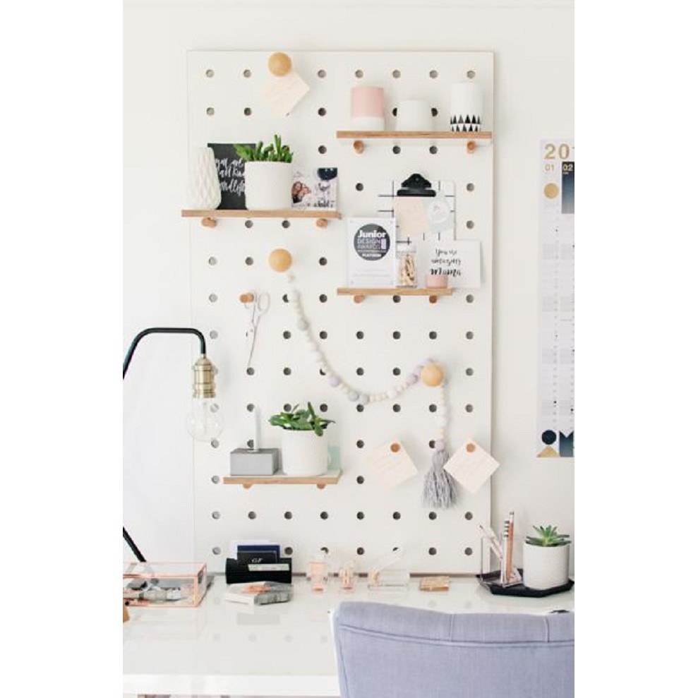 Bảng trang trí pegboard 60*40cm ❤️FREESHIP❤️ bảng gỗ trang trí, bảng chốt trang trí kèm kệ cao cấp NGON DECOR | BigBuy360 - bigbuy360.vn