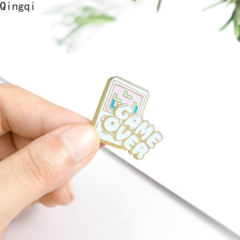 Ghim cài áo MISS ZOE kiểu máy chơi game cầm tay hoạt hình cổ điển