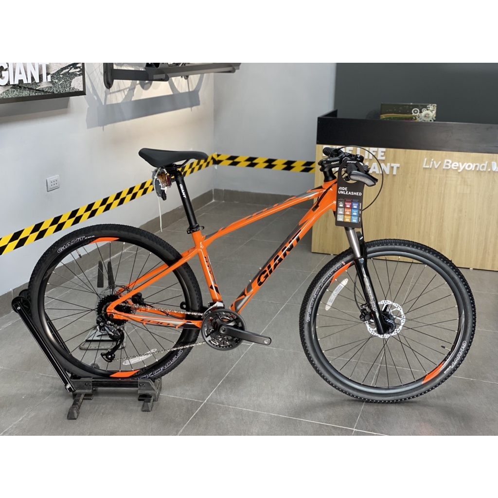 Xe đạp thể thao thao Giant ATX 830