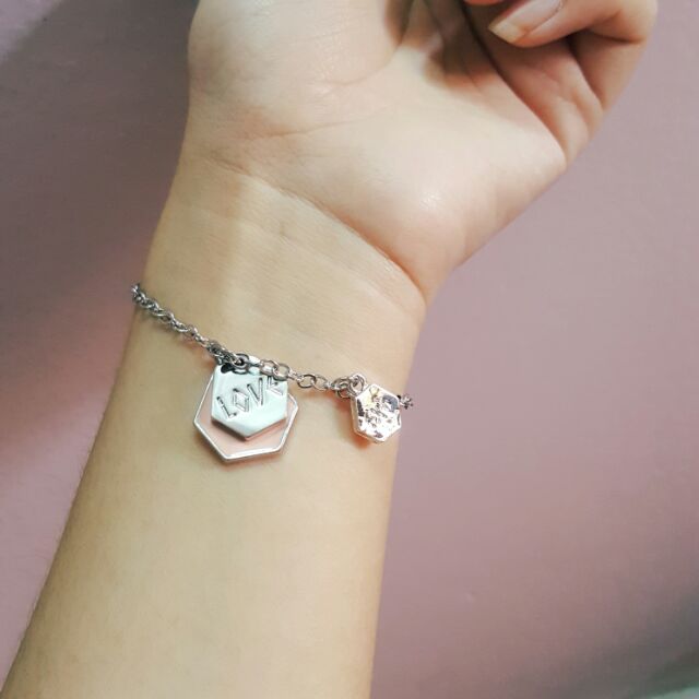 Lắc tay EXO