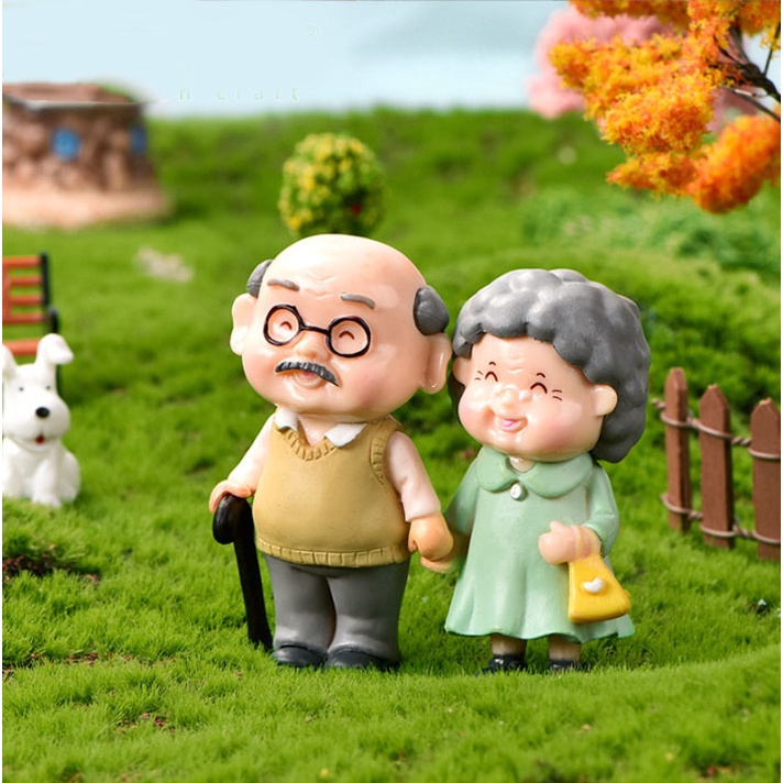 Tiểu cảnh trang trí Cặp ông bà ngồi ghế, ông bà dạo chơi công viên làm trang trí terrarium