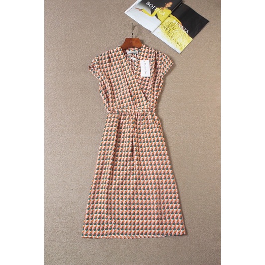 Đầm xoè thắt eo tay ngắn cổ tim thương hiệu Dior CD cao cấp